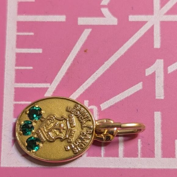 10K Saint Francis Medical Center Three Green Spinel Pendant Charm - Picture 3 of 5